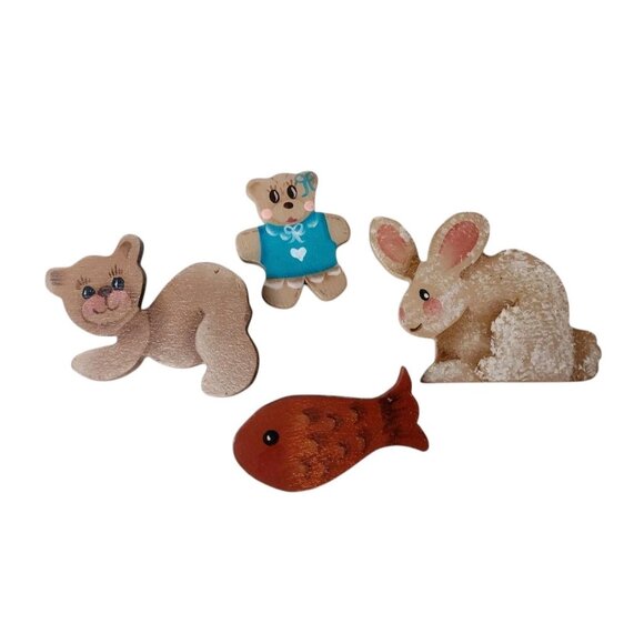 4 Vtg Handmade Wood Animal Brooch Pin Kitsch Painted Fish Bear Rabbit Signed - Picture 1 of 4